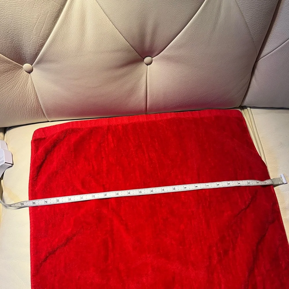 Briggs New York Vintage Vibrant Red and Gold Towels